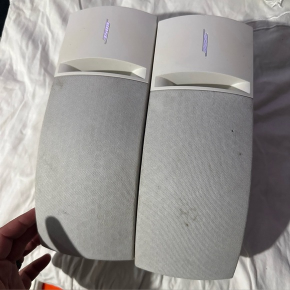 Bose 161 Bookshelf Speakers - White Set Of 2 Sold As Is Just The Speakers - Picture 1 of 11
